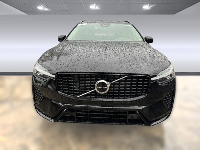 2024 Volvo XC60 Core Dark Theme Image 3 of 39