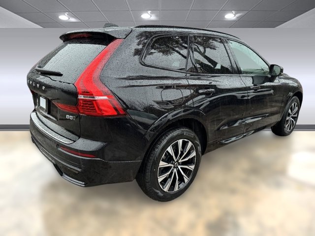 2024 Volvo XC60 Core Dark Theme Image 5 of 39