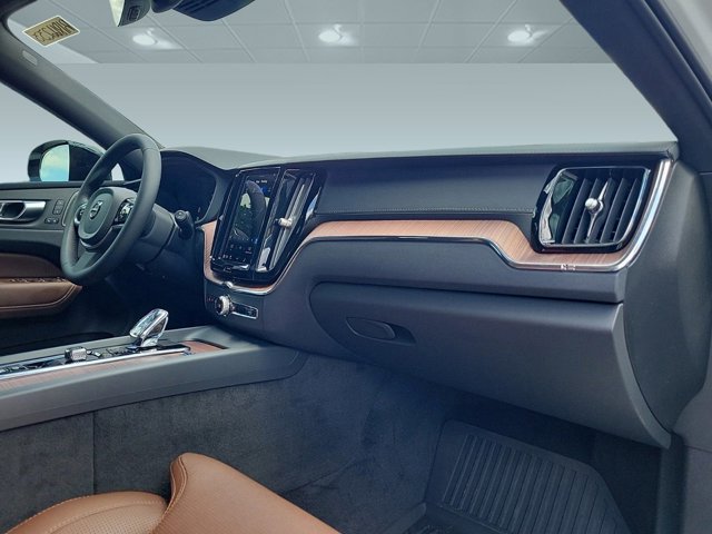 2024 Volvo XC60 Ultimate Dark Theme Image 17 of 36