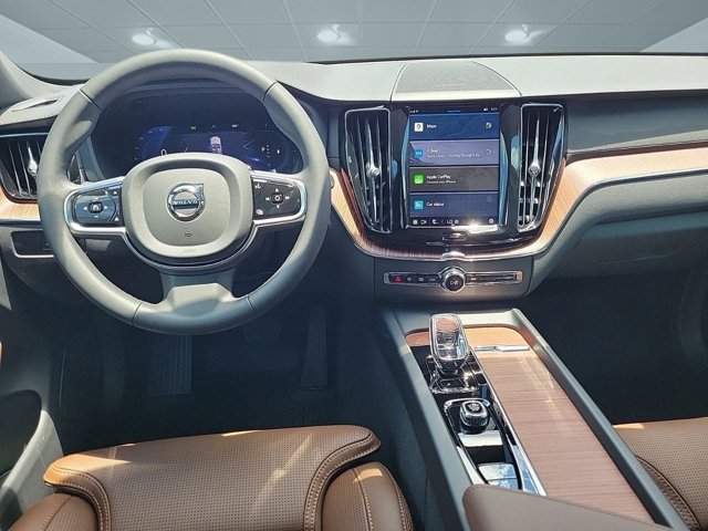 2024 Volvo XC60 Ultimate Dark Theme Image 15 of 36