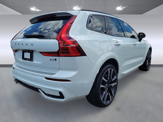 2024 Volvo XC60 Ultimate Dark Theme Image 6 of 36