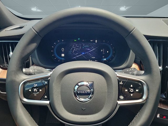 2024 Volvo XC60 Ultimate Dark Theme Image 18 of 36