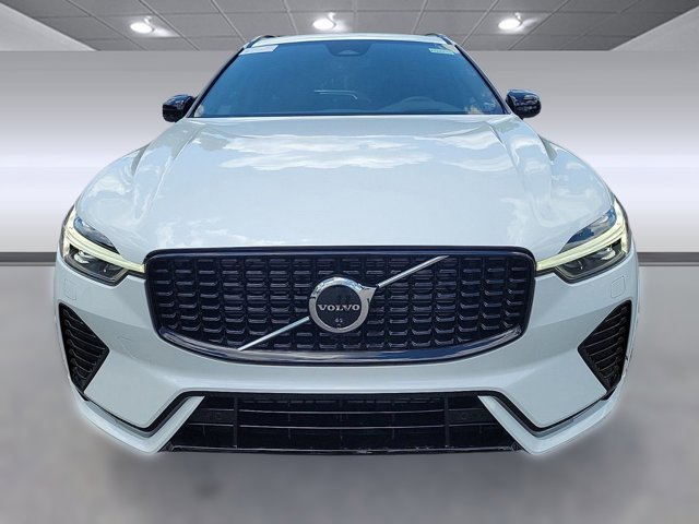 2024 Volvo XC60 Ultimate Dark Theme Image 3 of 36