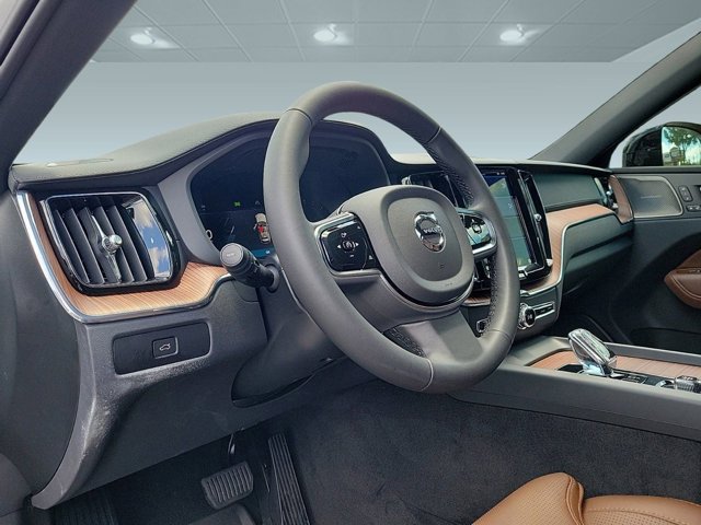 2024 Volvo XC60 Ultimate Dark Theme Image 16 of 36