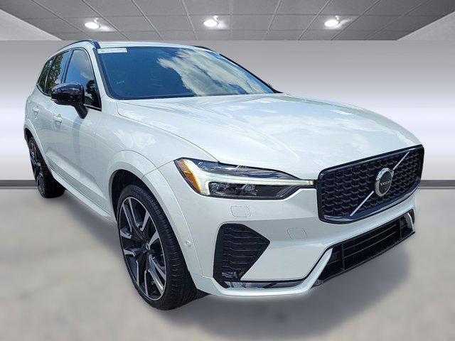 2024 Volvo XC60 Ultimate Dark Theme Image 4 of 36