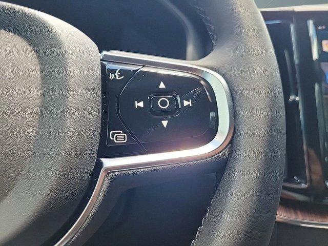 2024 Volvo XC60 Ultimate Dark Theme Image 31 of 36