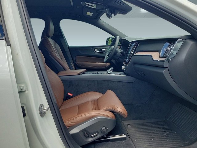 2024 Volvo XC60 Ultimate Dark Theme Image 12 of 36