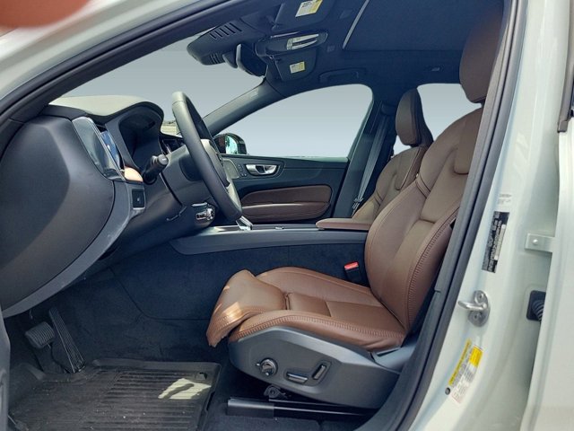 2024 Volvo XC60 Ultimate Dark Theme Image 13 of 36