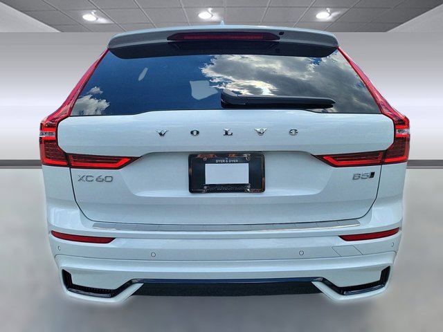 2024 Volvo XC60 Ultimate Dark Theme Image 7 of 36
