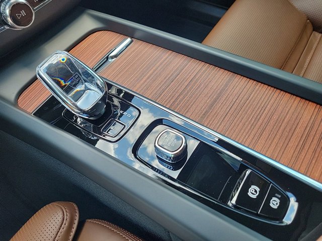 2024 Volvo XC60 Ultimate Dark Theme Image 34 of 36