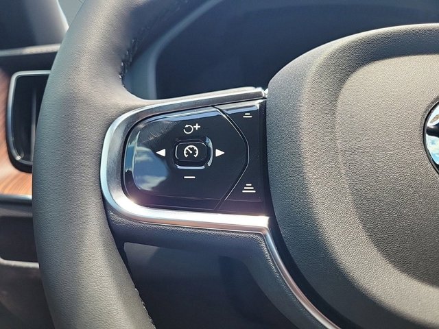 2024 Volvo XC60 Ultimate Dark Theme Image 32 of 36