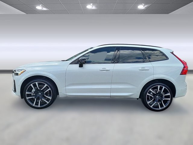 2024 Volvo XC60 Ultimate Dark Theme Image 9 of 36