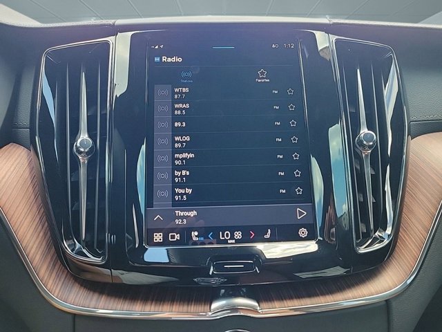 2024 Volvo XC60 Ultimate Dark Theme Image 25 of 36