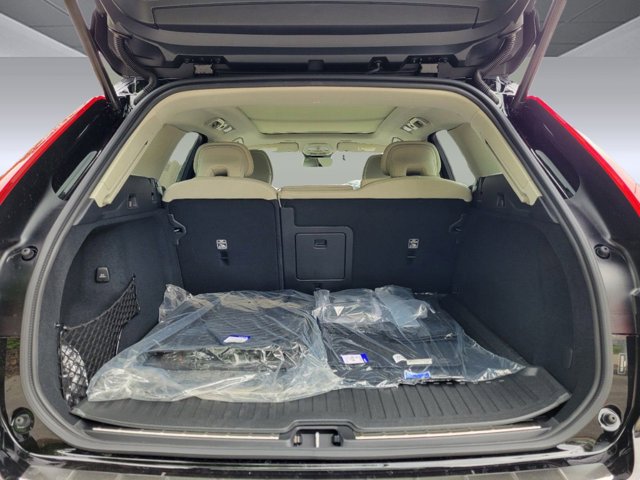 2024 Volvo XC60 Ultimate Dark Theme Image 14 of 42