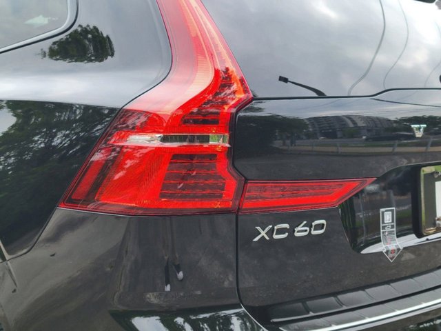 2024 Volvo XC60 Ultimate Dark Theme Image 16 of 42