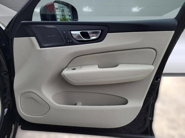 2024 Volvo XC60 Ultimate Dark Theme Image 26 of 42