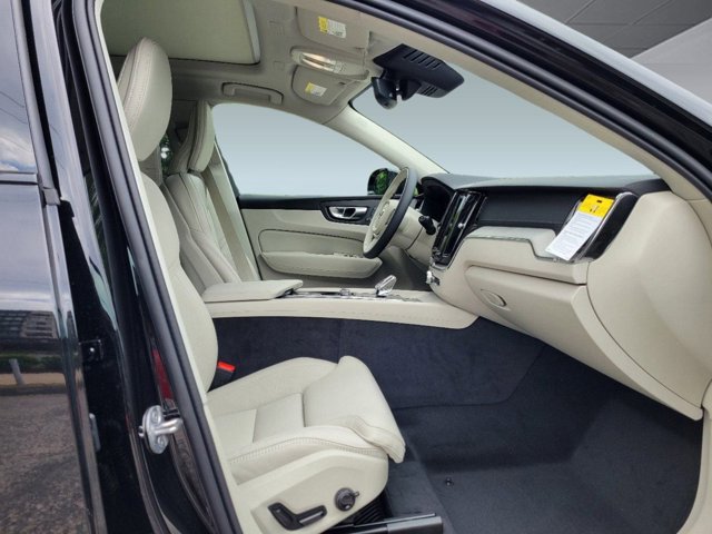 2024 Volvo XC60 Ultimate Dark Theme Image 30 of 42