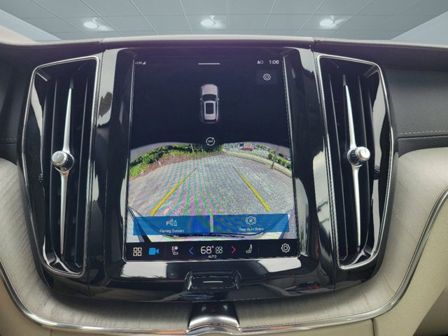 2024 Volvo XC60 Ultimate Dark Theme Image 23 of 42