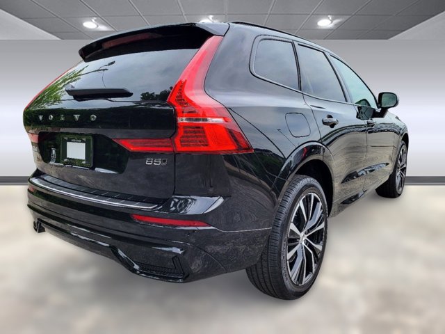 2024 Volvo XC60 Ultimate Dark Theme Image 6 of 42