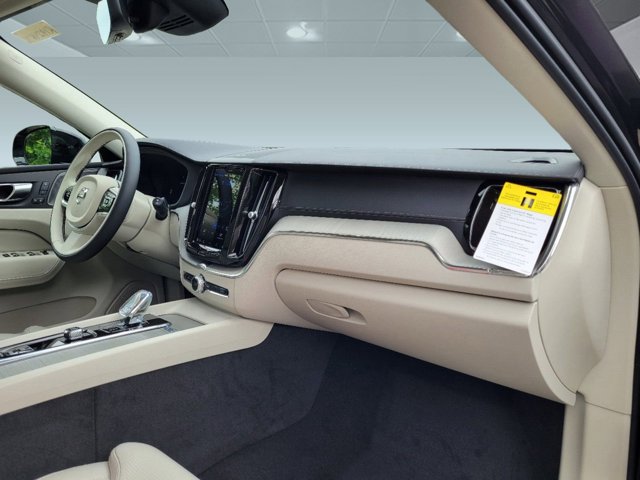 2024 Volvo XC60 Ultimate Dark Theme Image 19 of 42