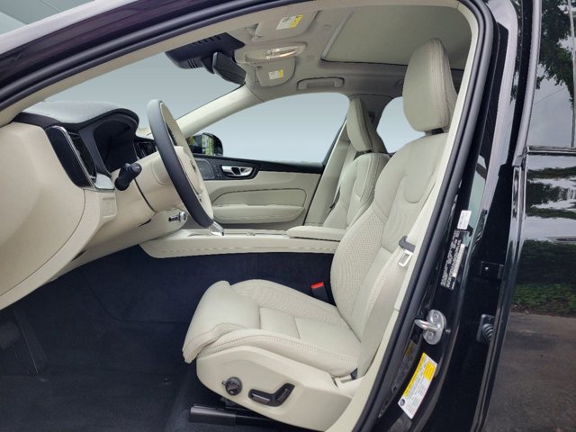 2024 Volvo XC60 Ultimate Dark Theme Image 18 of 42