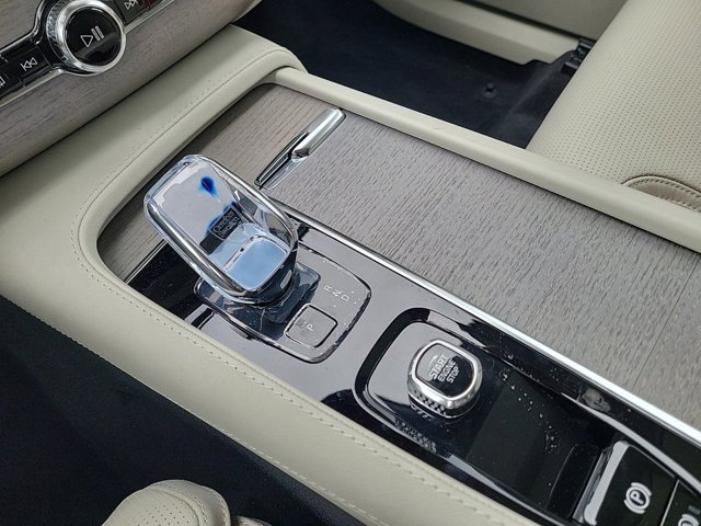 2024 Volvo XC90 Recharge Plug-In Hybrid Ultimate Image 30 of 36