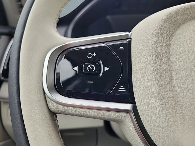 2024 Volvo XC90 Recharge Plug-In Hybrid Ultimate Image 32 of 36