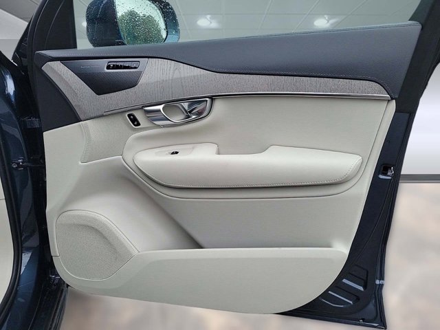 2024 Volvo XC90 Recharge Plug-In Hybrid Ultimate Image 28 of 36