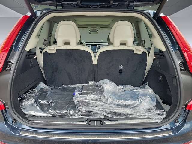 2024 Volvo XC90 Recharge Plug-In Hybrid Ultimate Image 12 of 36