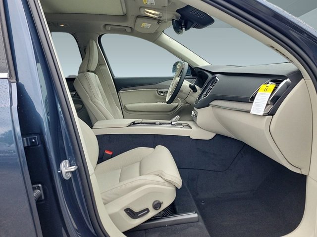 2024 Volvo XC90 Recharge Plug-In Hybrid Ultimate Image 16 of 36