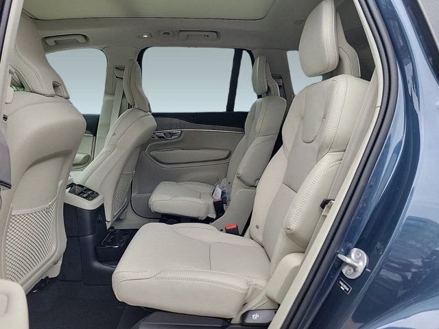 2024 Volvo XC90 Recharge Plug-In Hybrid Ultimate Image 14 of 36
