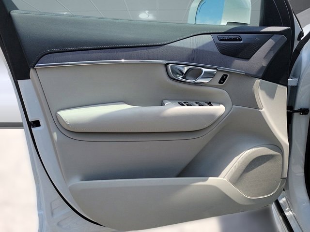 2024 Volvo XC90 Recharge Plug-In Hybrid Ultimate Image 24 of 35