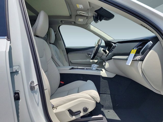 2024 Volvo XC90 Recharge Plug-In Hybrid Ultimate Image 14 of 35