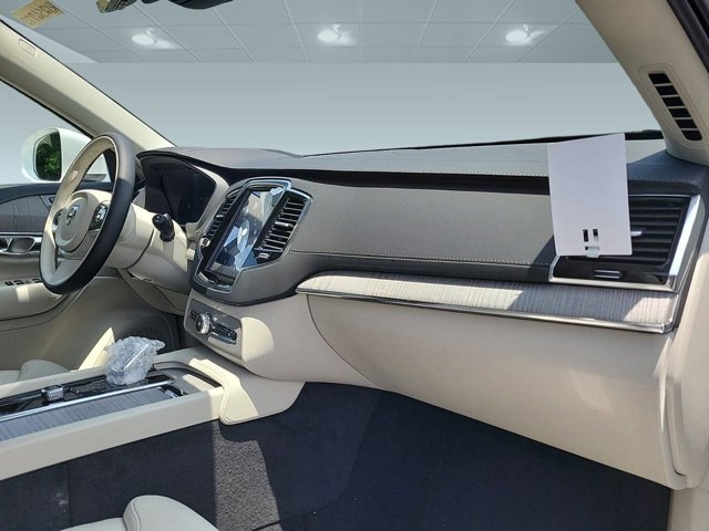 2024 Volvo XC90 Recharge Plug-In Hybrid Ultimate Image 16 of 35