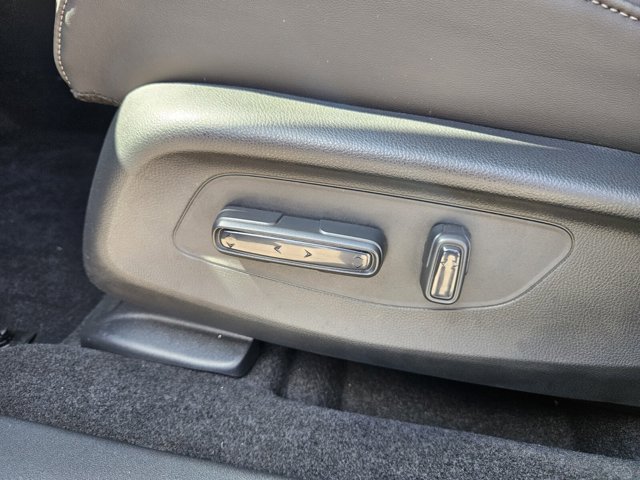 Vehicle image 12 of 13