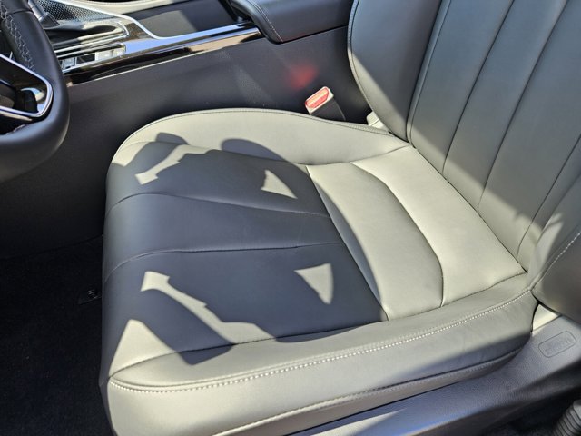 Vehicle image 9 of 13