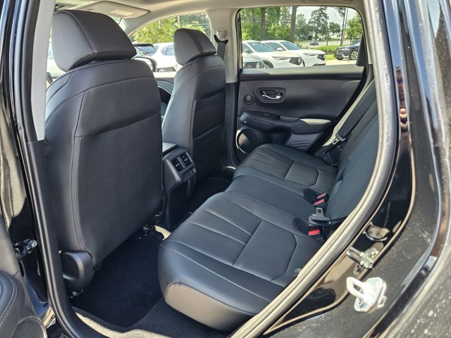Vehicle image 8 of 13