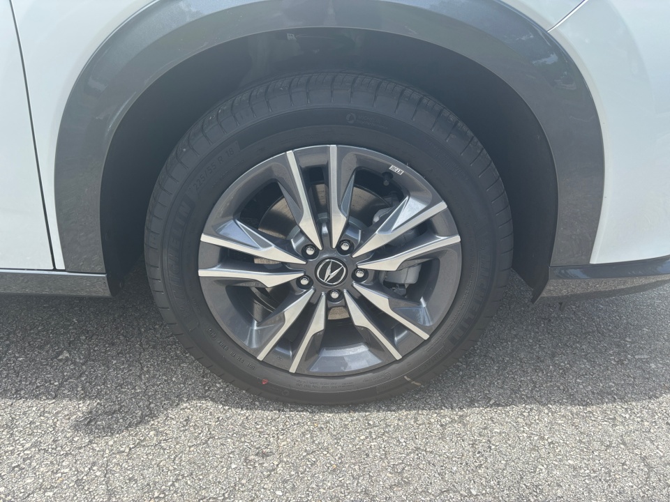 Vehicle image 25 of 35