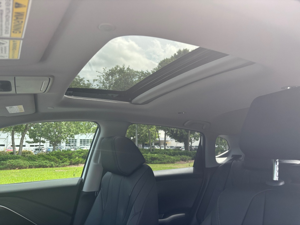 Vehicle image 21 of 35