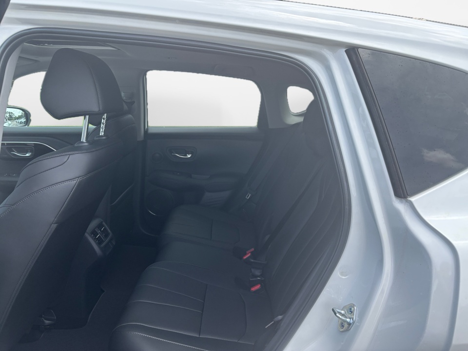 Vehicle image 13 of 35
