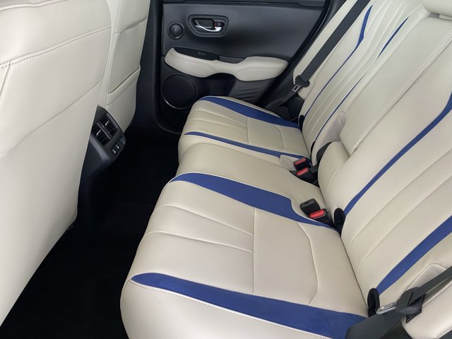 Vehicle image 8 of 17