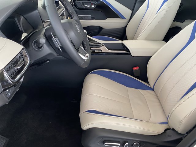 Vehicle image 6 of 17