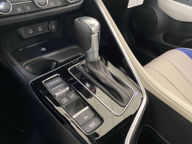 Vehicle image 14 of 17