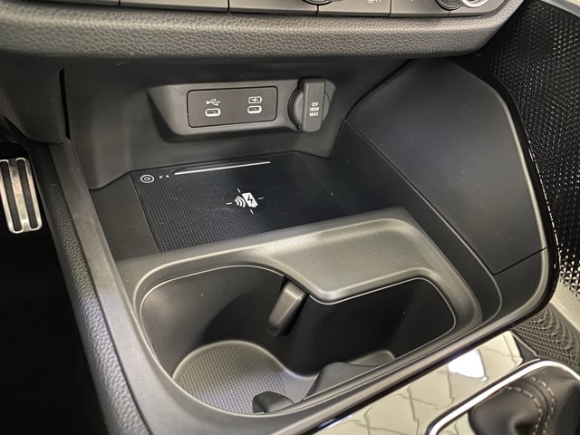 Vehicle image 13 of 17
