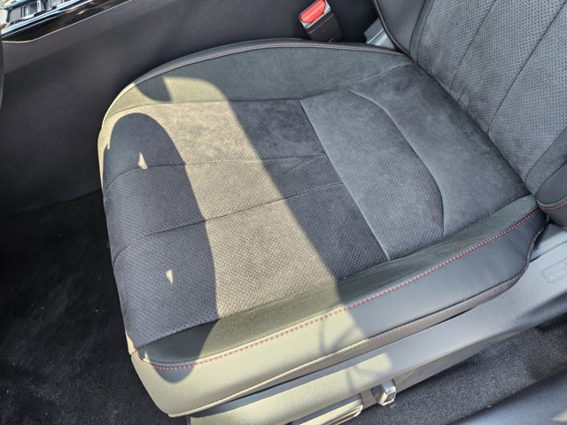 Vehicle image 9 of 13