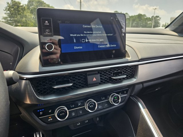 Vehicle image 11 of 13