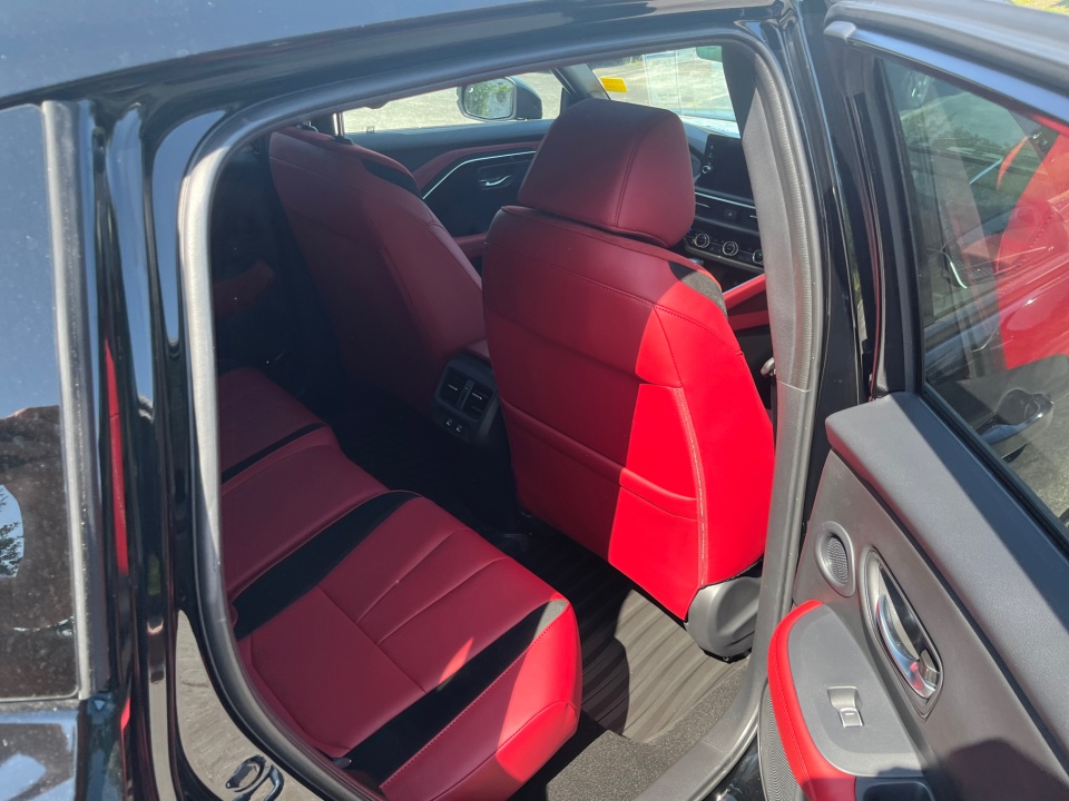 Vehicle image 27 of 35