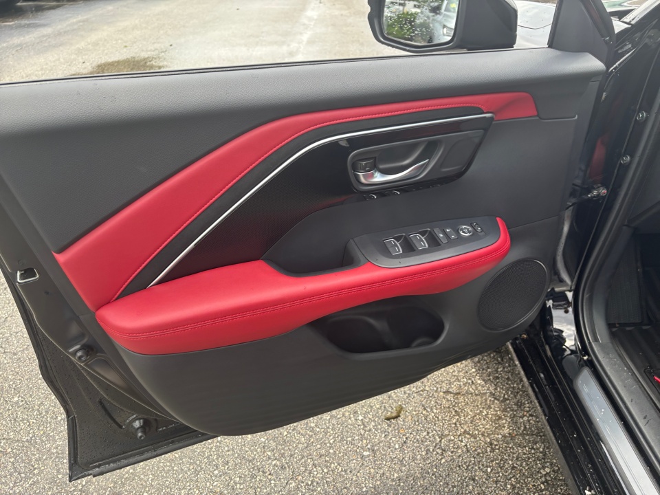 Vehicle image 32 of 35