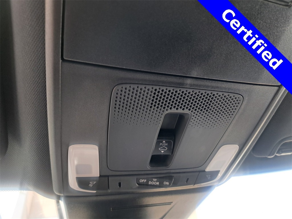Vehicle image 23 of 28