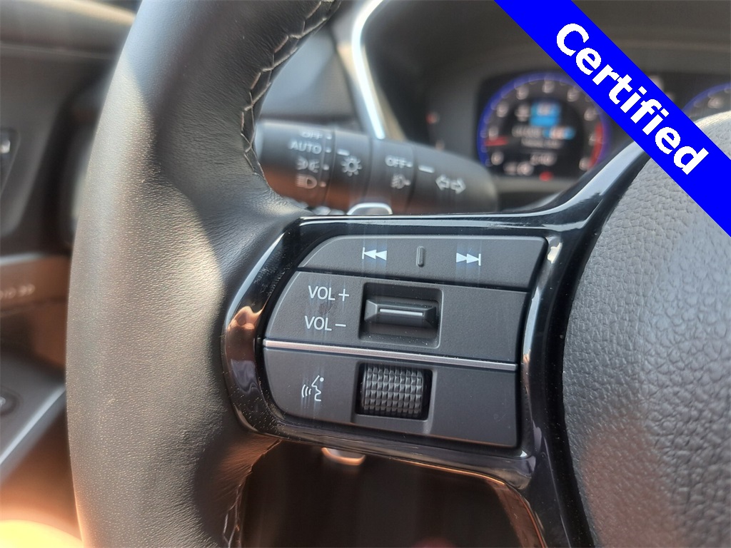 Vehicle image 20 of 28